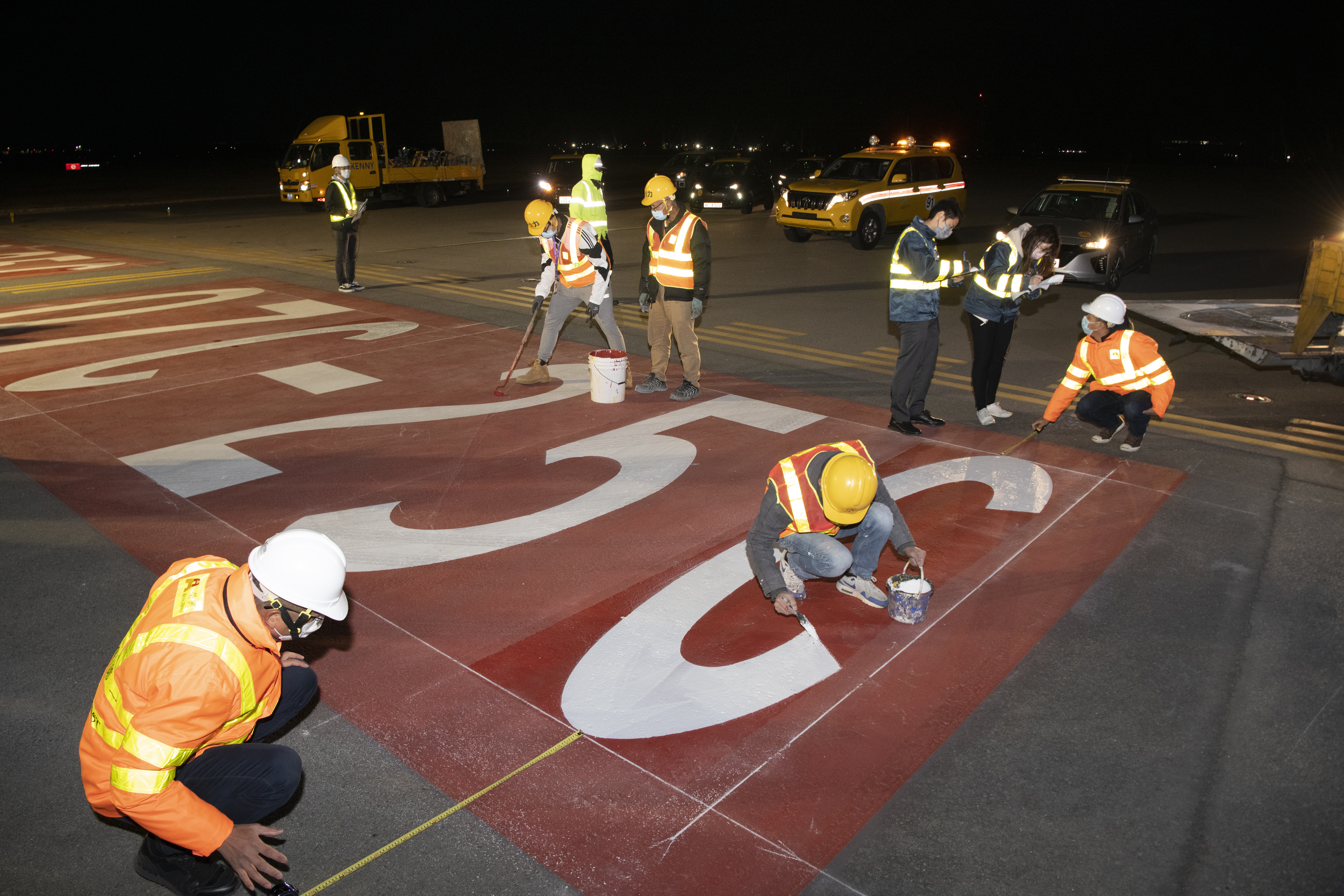 The runway designation markings and the mandatory instruction markings of 07L and 25r on the runway and taxiways respectively are replaced by 07C and 25C.