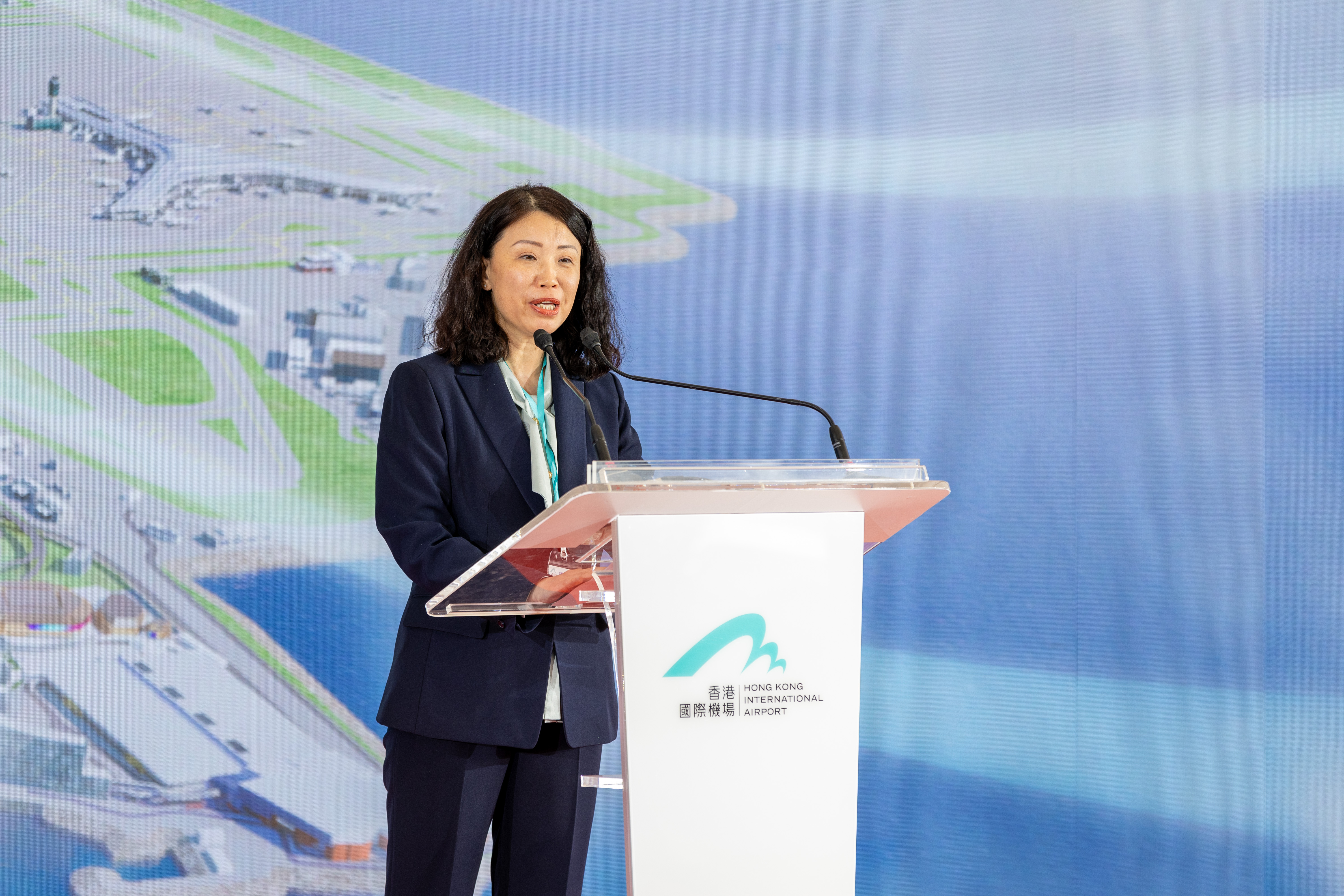 中國民用航空局副局長梁楠於啟用儀式上致辭。