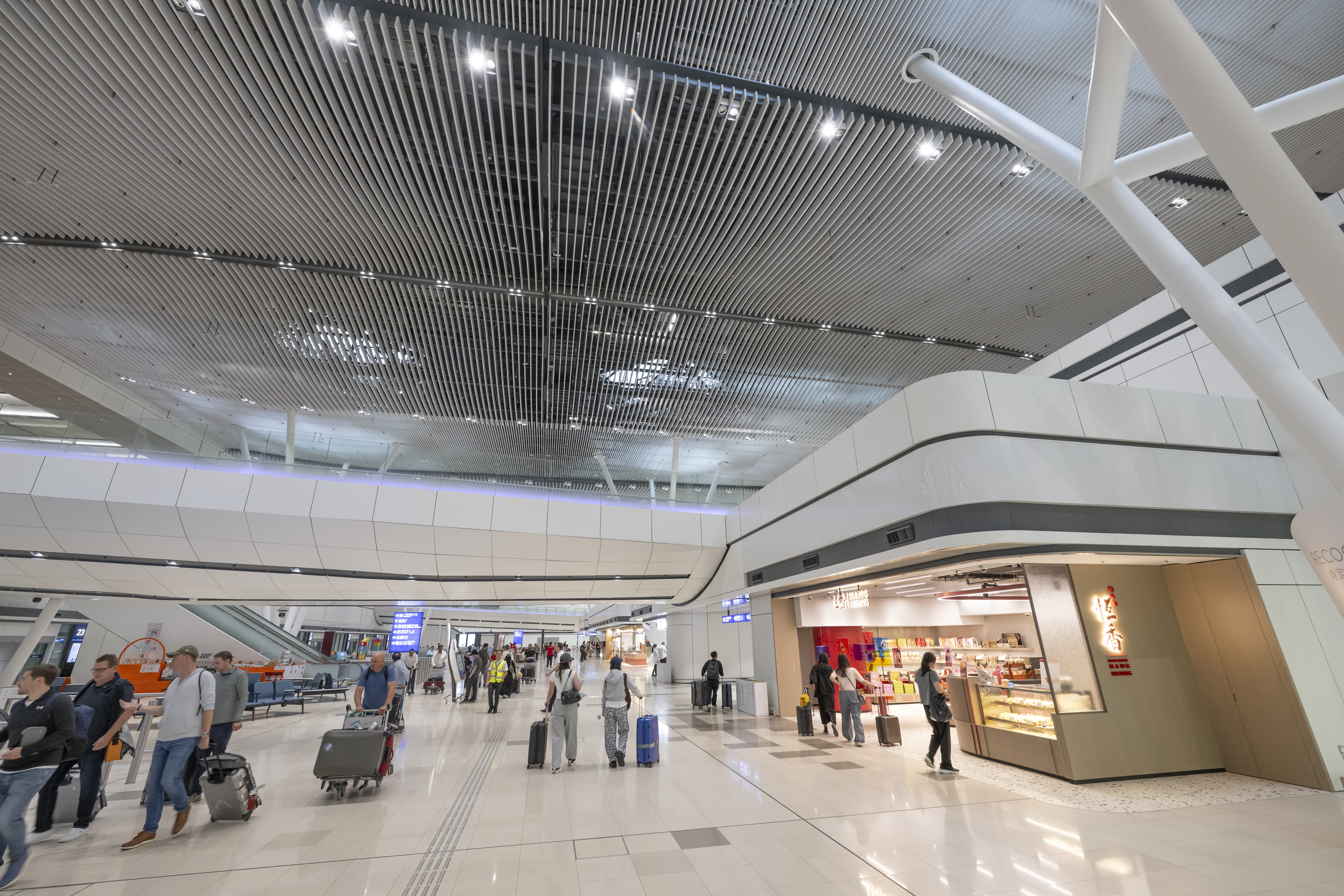 <p>擴建後的二號客運大樓迎來首階段啟用，率先投入運作的是新旅遊車候車大堂。</p>